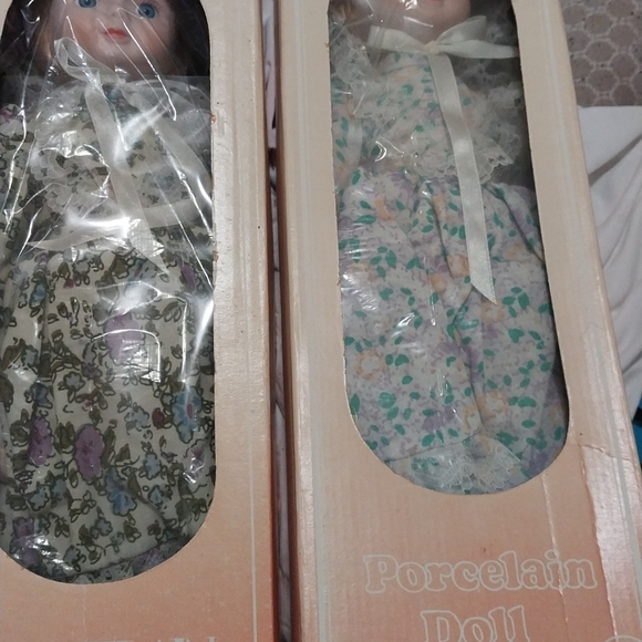 Dolls - Picture 2 of 4